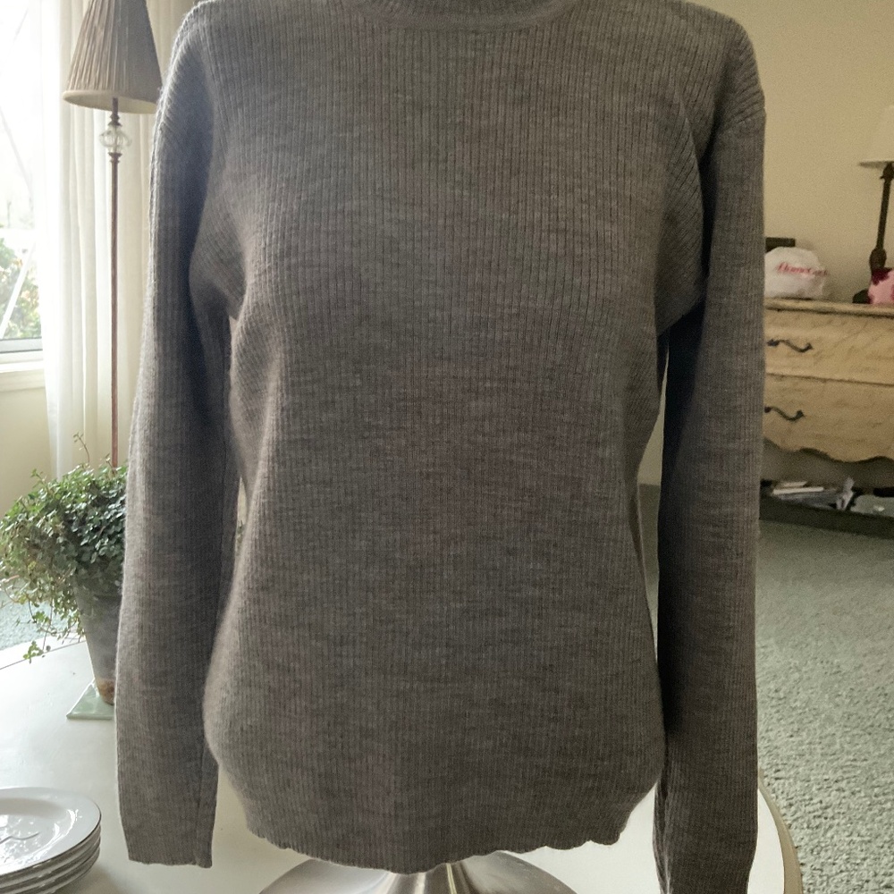 Jones New York Taupe Turtleneck, size M.